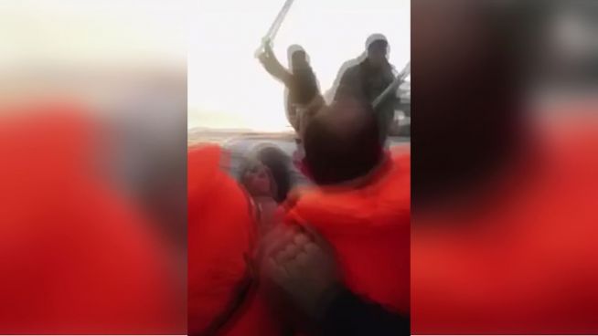 Video: Türkische Küstenwache greift Flüchtlingsboot an