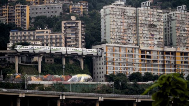 Verkehrsgünstige Lage: Wenn der Zug durchs Haus fährt