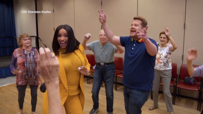 Cardi B sorgt für gute Stimmung bei älteren Herrschaften